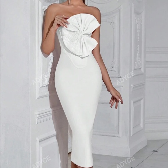 Elegant White Strapless Dress - Picture 2 of 4